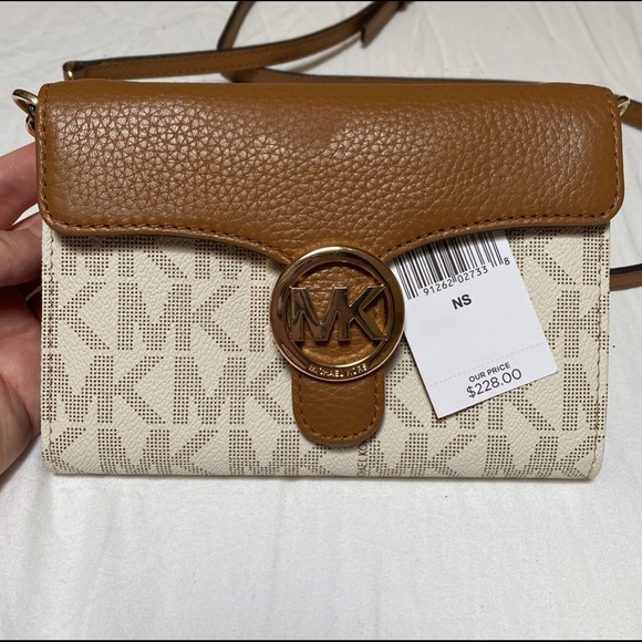 NWT Michael Kors leather crossbody purse - Picture 2 of 6